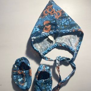 Kate Quinn Bonnet & Bootie Set Blueberry Floral